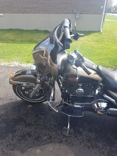 2004 with 64000k on in mint condition tire and brake tensioner oils all done by dealer haven't not b...