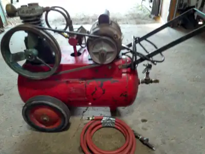 Heavy Duty Compressor 3/4 HP, with new hose and fittings Working order Phone 306 764-3551, no emails