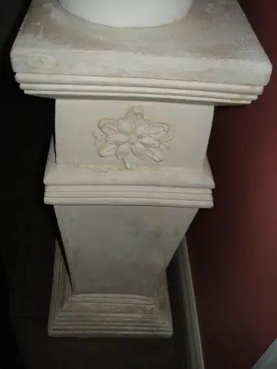 Vieille Colonne Massive., View more
