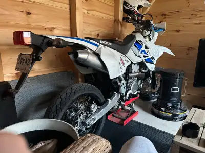 2022 DRZ 400SM 11000Km MRD PIPE JD JET KIT 3x3 ZETA HANDGUARDS 39T REAR SPROCKET METICULOUSLY MAINTA...