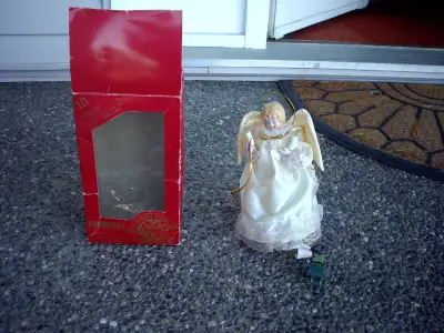 WOODWARDS ANGEL TREE TOPER W LIGHTS, View more