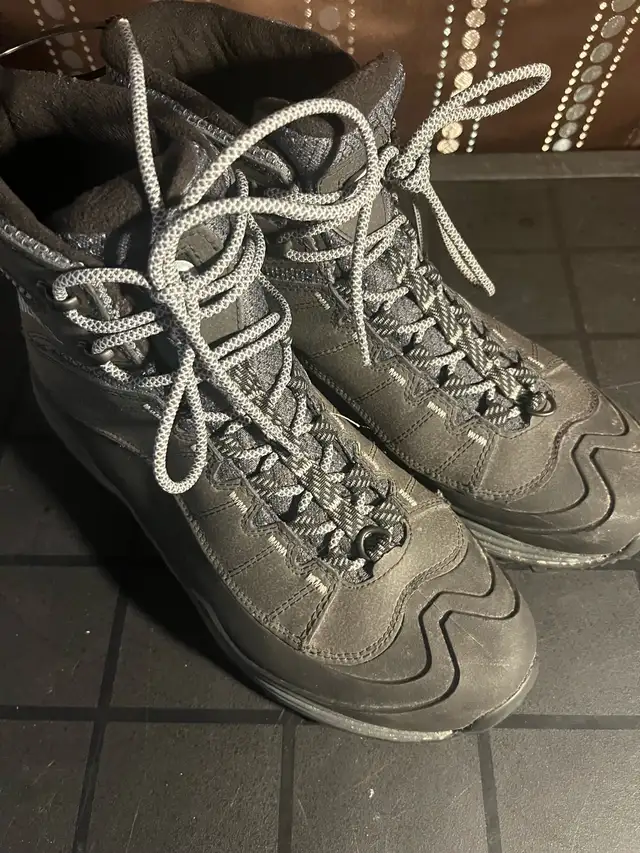 Merrell hiking boots men’s size 10