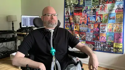Aide à domicile pour un homme en situation de handicap, View more