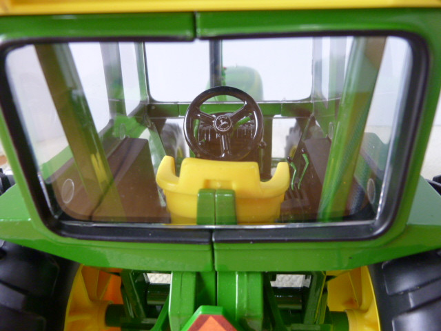 1/16 JOHN DEERE 4620MFWD PRESTIGE Farm Toy Tractor dans Jouets et jeux  à Ville de Régina - Image 4