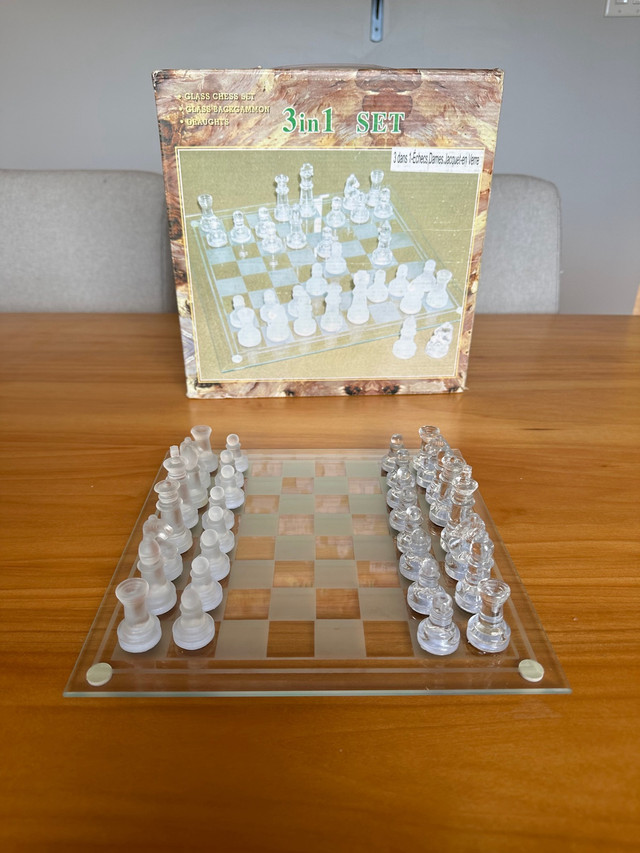 Jeu d’échecs, dames et jacquet (3 en 1) dans Jouets et jeux  à Longueuil/Rive Sud - Image 3