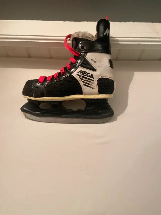 Kids Ice Hockey Skates size 9 size 10 in Skates & Blades in Guelph - Image 11