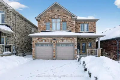 STUDENT HOUSING – ROOMS OR ENTIRE HOUSE FOR RENT 742 Sawmill Rd, Peterborough, ON Only 15 minutes fr...