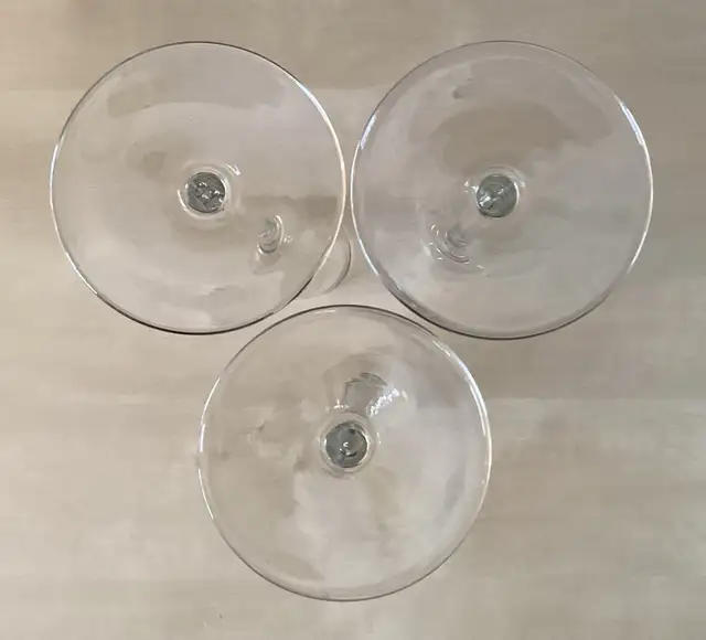 3 Beautiful Classic Crystal Champagne Glasses Flutes in Kitchen & Dining Wares in West Island - Image 5