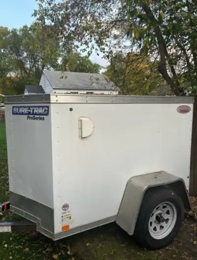 2015 Sure-trac 4x6 with v-nose for extra cargo space. $3200.