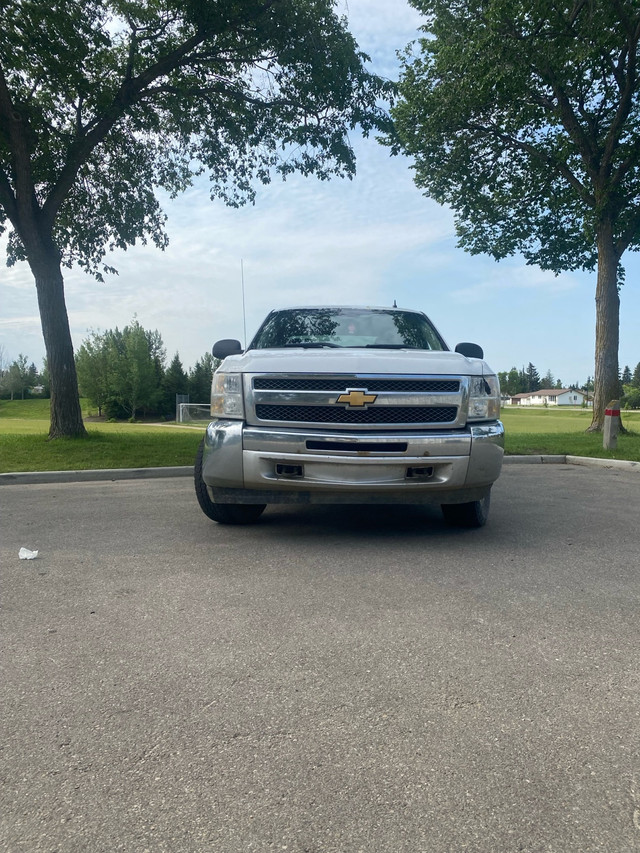 2012 chev Silverado in Cars & Trucks in Edmonton - Image 3