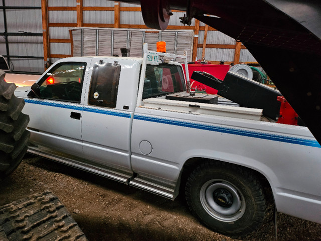 Drill Truck - 35,000 km 6.2 Diesel Chevy in Cars & Trucks in Saskatoon