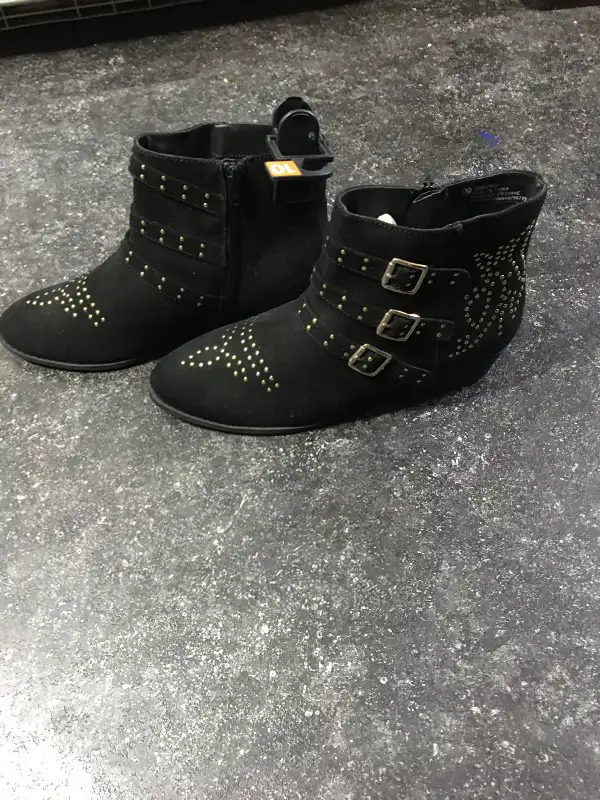 WOMEN’S COWBOY BOOTS in Women's - Shoes in Edmonton - Image 3
