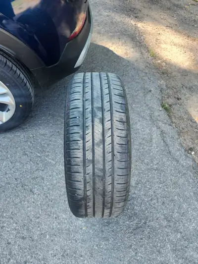 Bonjour,j'ai trois pneus de marque kinergy gt hankook la grandeur 225/55r18 l'usure est seulement à...