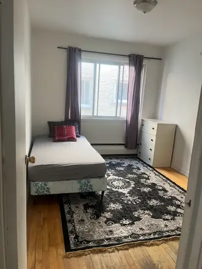 une chambre meublée à louer pour filles