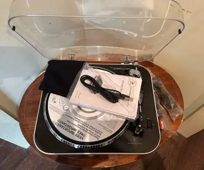 Record player, new/never used. 3 speed belt driven USB turntable. Pick-up Ossington/Davenport/Oakwoo...