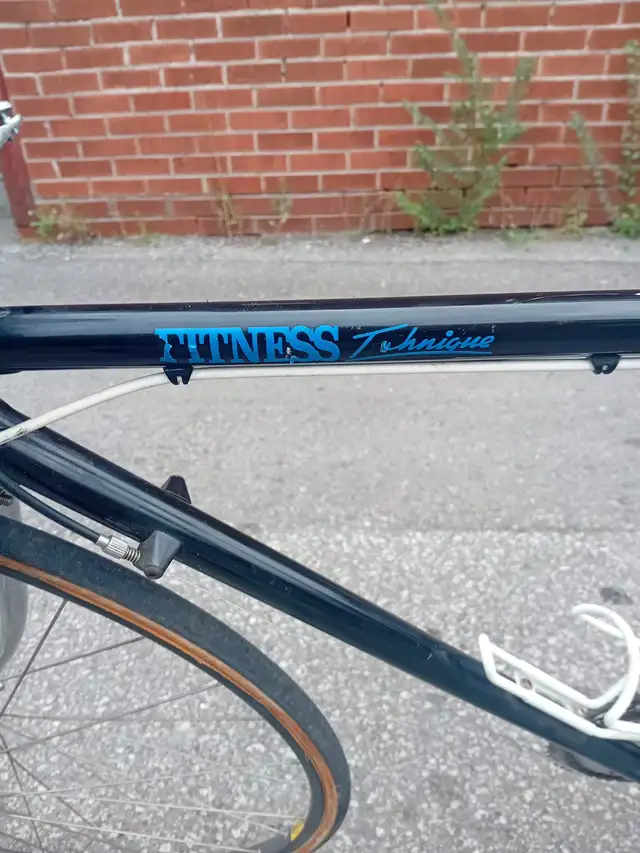  racing bike in Road in City of Toronto - Image 3