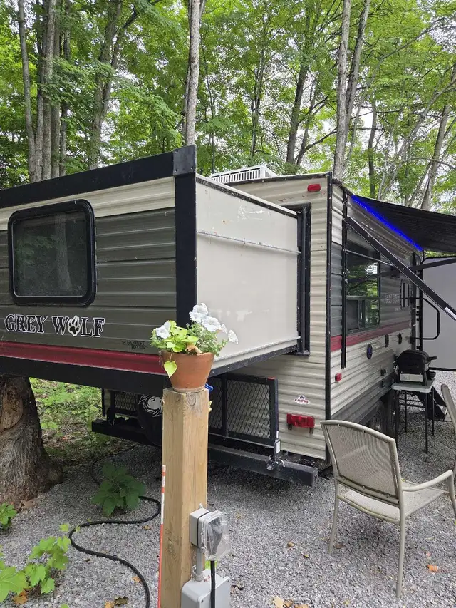 2018 Grey Wolf Cherokee 19SM in Travel Trailers & Campers in Kingston - Image 5