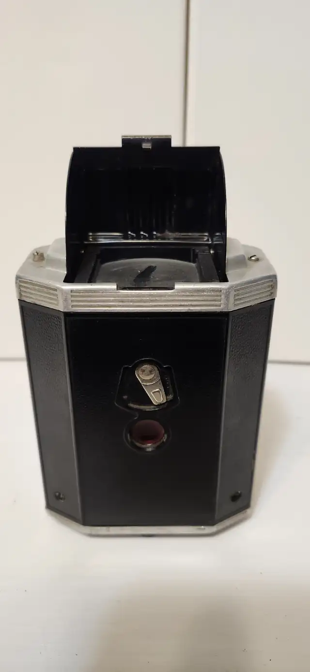 Vintage Brownie Reflex Camera64840222110979122