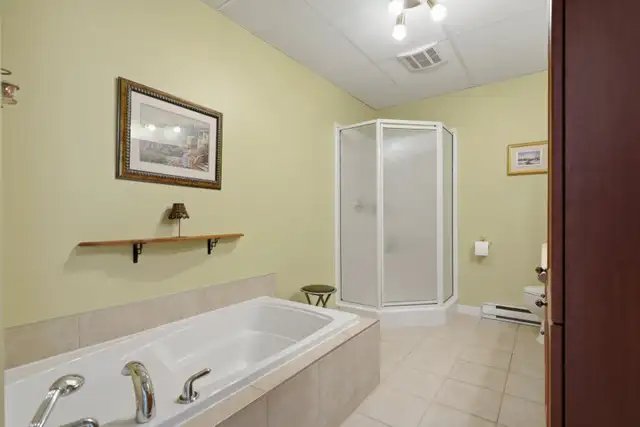Jumelé paisible à Lévis – cour intime sans voisin arrière in Long Term Rentals in Lévis - Image 8