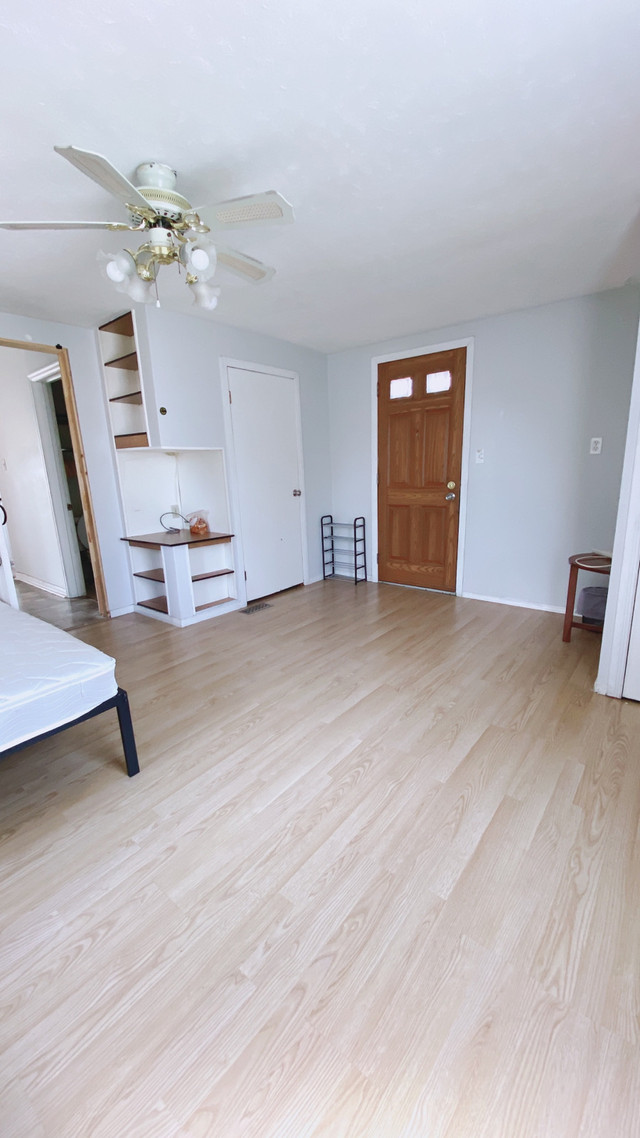 Rooms for rent in Sarnia near Lambton college in Room Rentals & Roommates in La Ronge - Image 2