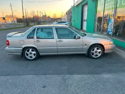 2000 Volvo S70. Amazing! $1500 as is.