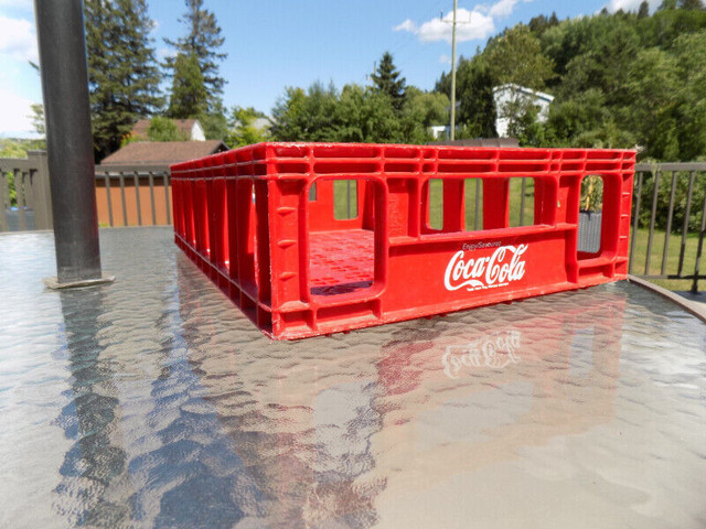 COCA COLA Caisses en Plastique dans Art et objets de collection  à Saguenay