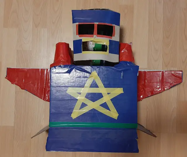 Homemade space robot costume in Costumes in Oshawa / Durham Region - Image 2