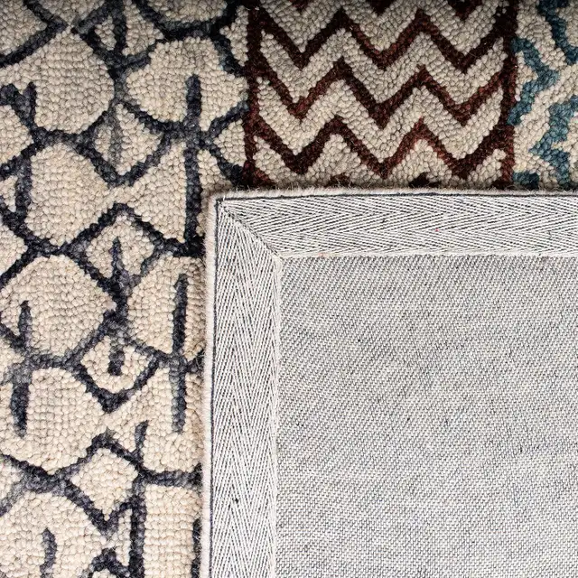 6x9 Safavieh Capri Handmade Wool Area Rug in Rugs, Carpets & Runners in Markham / York Region - Image 4