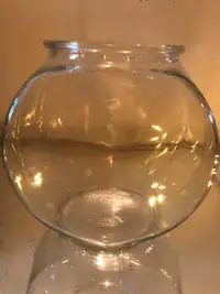 Small Glass Fishbowl/Aquarium. Excellent Condition!