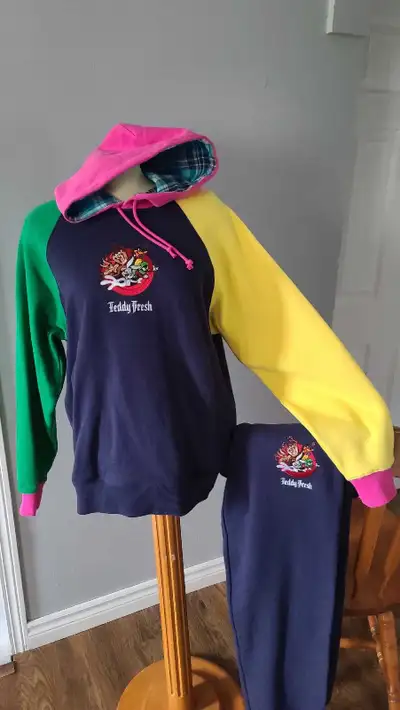 Teddy Fresh x Looney Tunes Set - Shipping Avaiable, View more