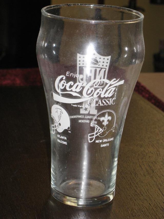 Coca-Cola Glass and Cans - NFL Theme in Arts & Collectibles in City of Toronto - Image 3