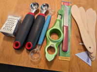 10 kitchen items melon ballers, knife, garlic press, wood mixers