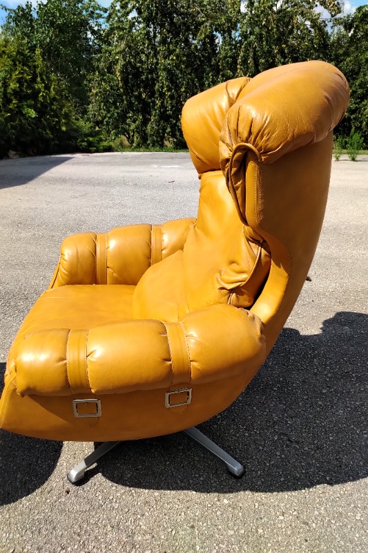 Scandi Design Vintage Egg chair and ottoman Chairs & Recliners