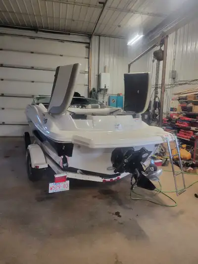 4.3 mercruiser with only 42hours and hi five prob with extra unused 3. Comes with 2 tube's and wakeb...
