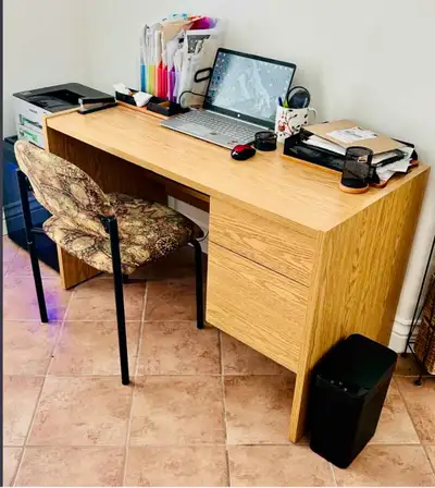 Bureau en bois incluant chaise, 48 po x 30 po x 24 po profond, View more