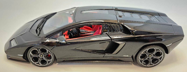 Lamborghini Countach LPI 800-4 Black Metallic 1:18 Diecast BNIB in Arts & Collectibles in Kawartha Lakes - Image 4
