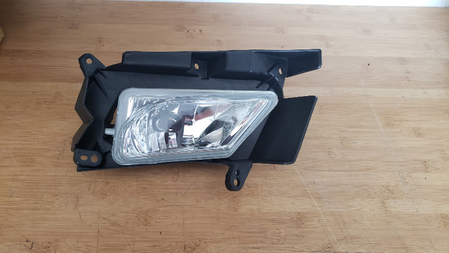 2010 – 2011 Mazda 3 Drivers Side Fog Light Assembly in Auto Body Parts in Abbotsford