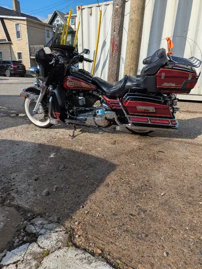 This beauty. It's got a great motor. Fantastic ride. Leather is all amazing with backrest not in pic...