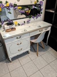 Coiffeuse maquilleuse makeup desk with top glass