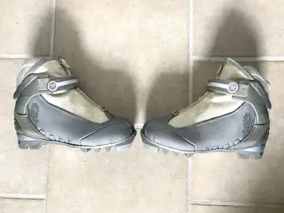 Rossignol Cross Country Ski Boots Womens Size Eu 36 Femmes  XC, View more