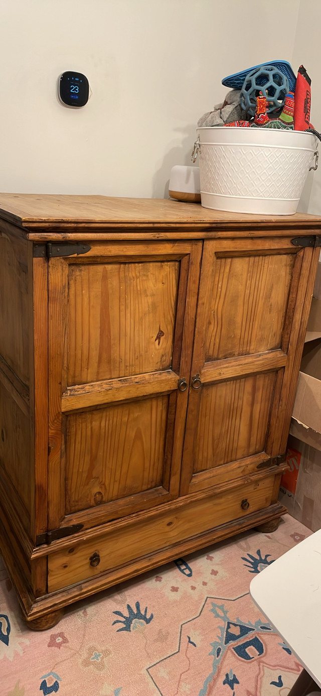 Vintage wood sideboard/buffet in Hutches & Display Cabinets in City of Toronto