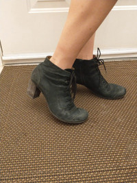 DKODE Leather Dark Green zip up Ankle Boots Size 40