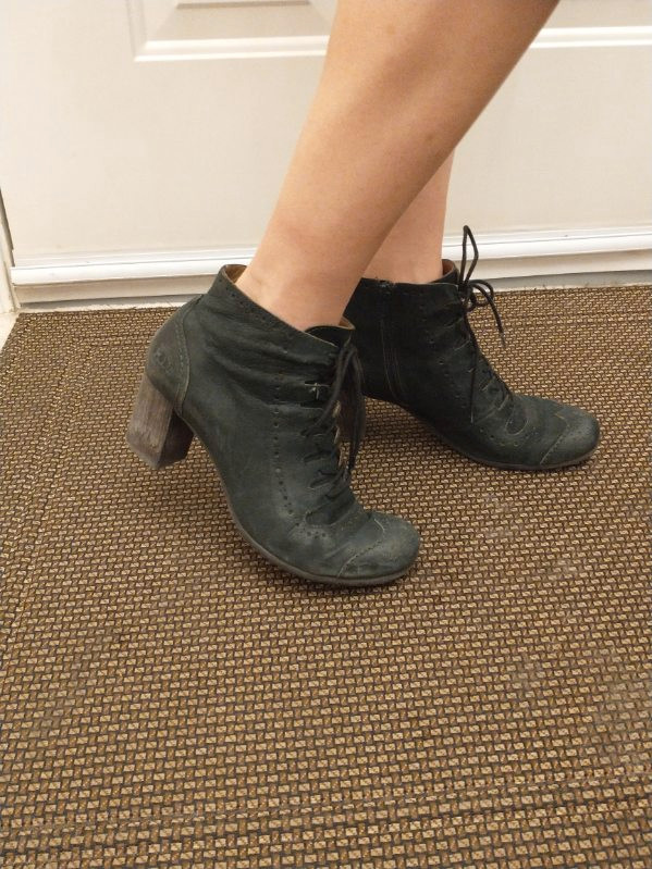 DKODE Leather Dark Green zip up Ankle Boots Size 40 in Women's - Shoes in Edmonton