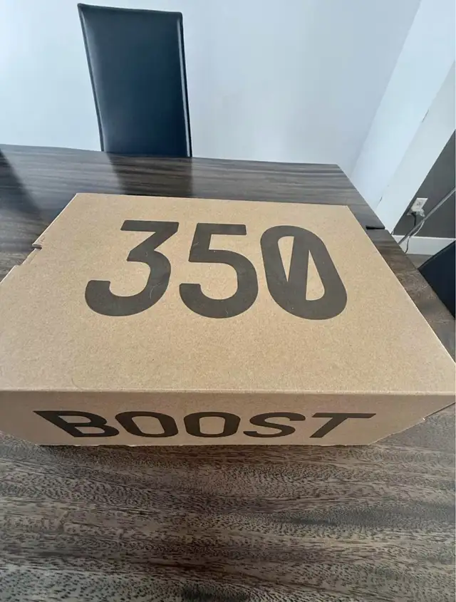 Adidas Yeezy Bost 350V2 in Men's Shoes in City of Toronto - Image 5