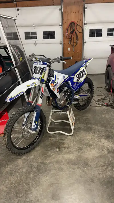 2022 fc450, bought brand new in june 2023, oil changed every 5 hours and air filter every race, bike...