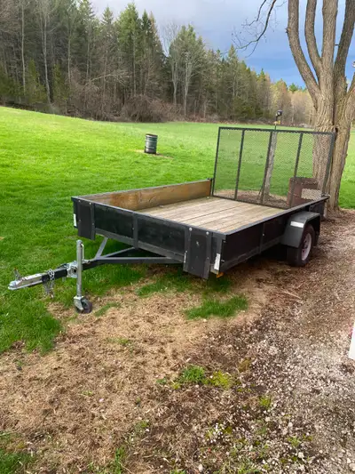 No issues. No Trades. Like new-only used a handful of times to transport lawnmower Measurements: -BO...