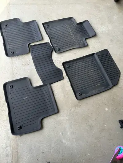 Volvo XC60 floor mats and rear liner, View more