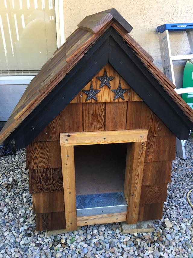 New Cedar Insulated Dog House in Accessories in Lethbridge