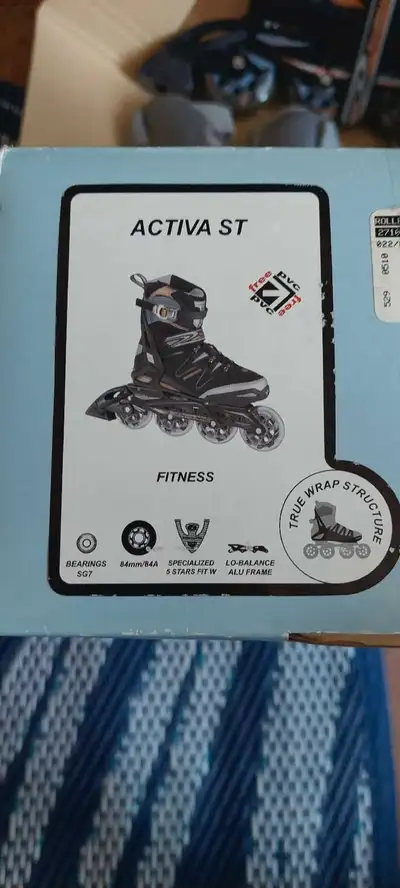 Patins ...utilisés très peu ...moins de 5 fois ...pas eut la chance après. C'est le printemps !! Si...