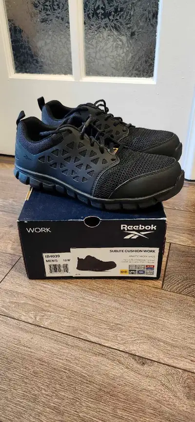 Chaussure de securité neuf, Reebok, IB4039, grandeur 10 men's. Cap d'acier.
